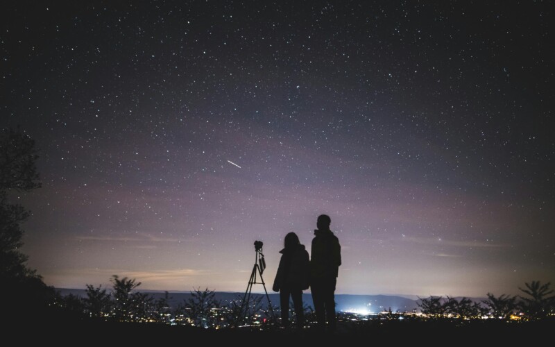 couple star gazing